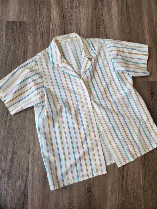 Vintage 90s Women's White Short-Sleeve Button Front Blouse Multi-Pastel Stripes - Picture 2 of 13